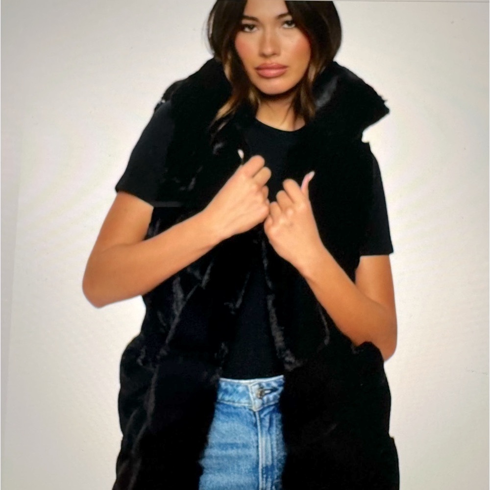 So soft faux fur Long Vest Sz S. Black Perfect condition! Stunning! - Picture 4 of 10